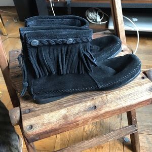 Minnetonka suede fringe booties